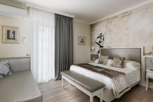 Double Room with Side Sea View room in Hotel Ca' D'Oro