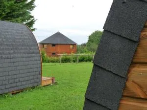 La maison ronde et ses 2 cahutes - 阿瓦耶