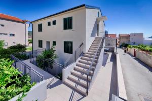 Apartmani Dule Komiza