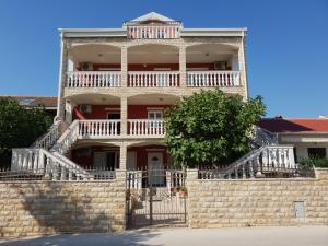 Appartement Apartmani "Bodulo" Povljana Kroatien