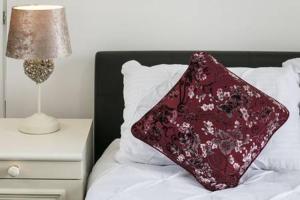 KNUTSFORD House Holidays