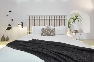 White & Co. La Torre Suites Santorini Greece