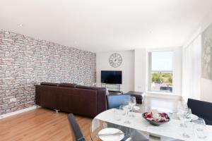 Stylish Garden View Apartment