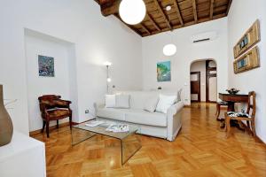 Giulia Charme - My Extra Home