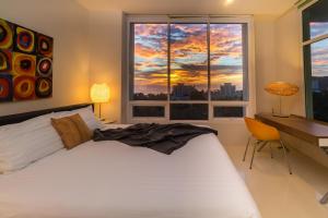 The Palm at Veloche Group by Lofty