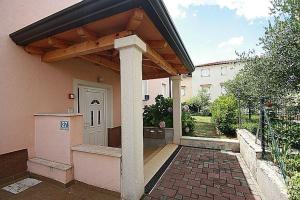 Apartment Bilic with balcony 