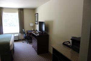 Cobblestone Inn & Suites - Rugby
