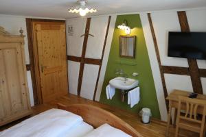 Budget Double Room room in Hotel Lowen