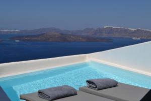 Maison Des Lys - Luxury Suites Santorini Greece