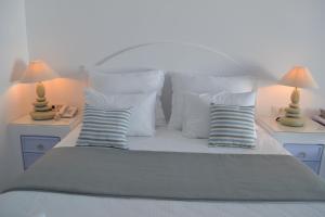 Maison Des Lys - Luxury Suites Santorini Greece