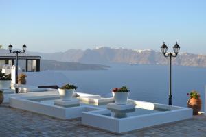 Maison Des Lys - Luxury Suites Santorini Greece