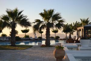 Maison Des Lys - Luxury Suites Santorini Greece