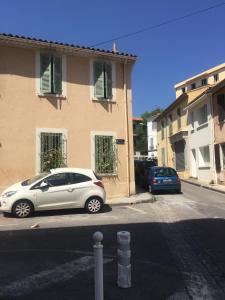 Appartements Le Suffren, studio classe ventile ,wifi, a 100 m de la plage : photos des chambres