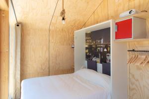 Wikkelboats at Wijnhaven