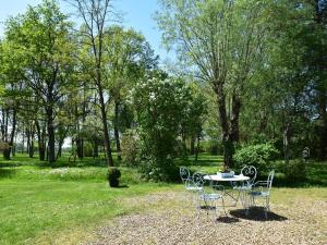 Maisons de vacances Authentic Holiday Home in Burgundy with Large Swimming Pool : photos des chambres