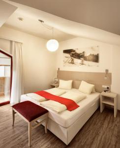 Double Room with Balcony room in alpenrose hotel-garni