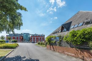 Hotels Hostellerie Saint Vincent Beauvais Aeroport : photos des chambres