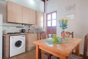 Spacious Sunny and Quiet Albayzin Apartment