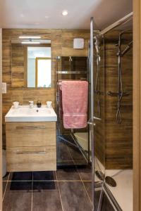 Chalets Gite&Spa le Montagnard : photos des chambres