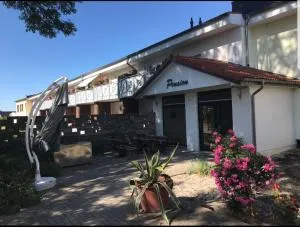 Pension " Zu den Linden" Trin - Trinwillershagen