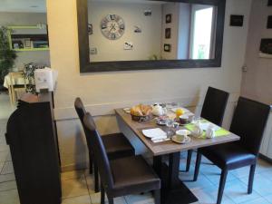 Hotels le Marronnier : Chambre Double