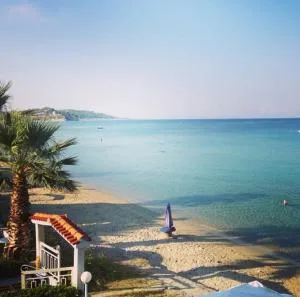 Seafront Maisonette in Fourka - 弗尔卡