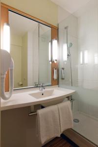 Hotels ibis La Roche Sur Yon Vendespace : photos des chambres