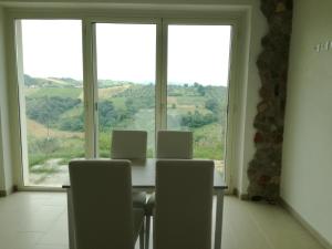 Apartment with Mountain View