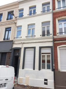 Appartements Cocon avec cour citadelle Vauban : Appartement - Rez-de-Chaussée