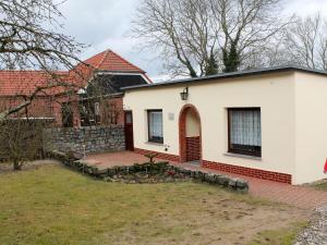 Quaint Bungalow in Alt Bukow near Beach