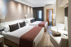 Family Room (2 Adults + 2 Children) room in Catalonia Castellnou