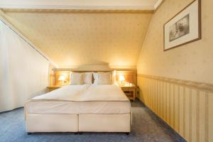 Deluxe Junior Suite with Balcony room in Hotel Downtown