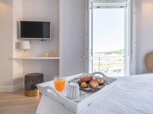 Superior King Room with Balcony and View