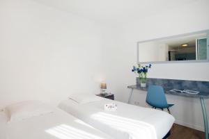 Appart'hotels Cerise Lannion : Studio avec Lits Jumeaux et Kitchenette