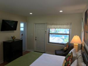 King Room room in Harborside Motel & Marina