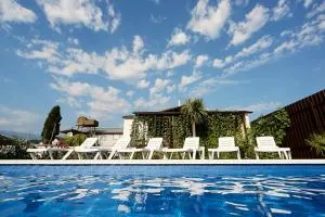 Hotel Solntse Abkhazii - 古达乌塔