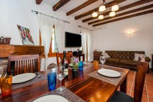 Monte Holiday Home with Jacuzzi