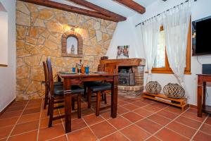 Monte Holiday Home with Jacuzzi