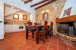 Monte Holiday Home with Jacuzzi