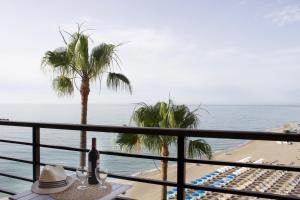 Sea front studio with spacious balcony Santa Clara