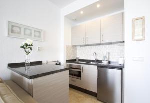 Sea front studio with spacious balcony Santa Clara