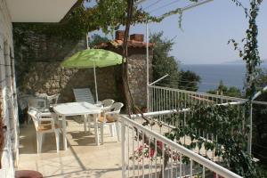 Apartments by the sea Stanici, Omis - 1026