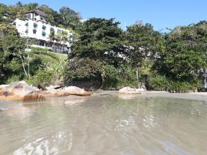 BEIRA MAR APTO 711