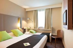 Hotels Campanile St Etienne Centre - Villars La Terrasse : Chambre Double Nouvelle Génération avec Lit Junior