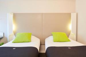 Hotels Campanile Tours Sud - Chambray-Les-Tours : Chambre Triple avec 2 Lits Simples et 1 Lit Junior (- 10 Ans)