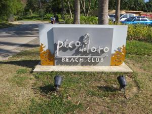 Pico De Loro - Myna B Studio