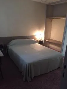 Hôtel Restaurant De La Mare - 克莱蒙