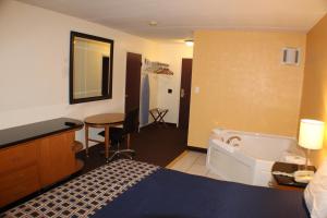 King Room with Spa Bath room in Americas Best Value Inn Geneva