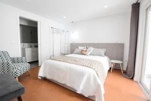 LUXURY Golden River Apartment - In the Heart of city center and wine cellars