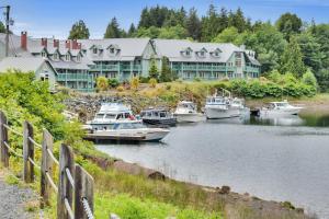 Canadian Princess Lodge & Marina